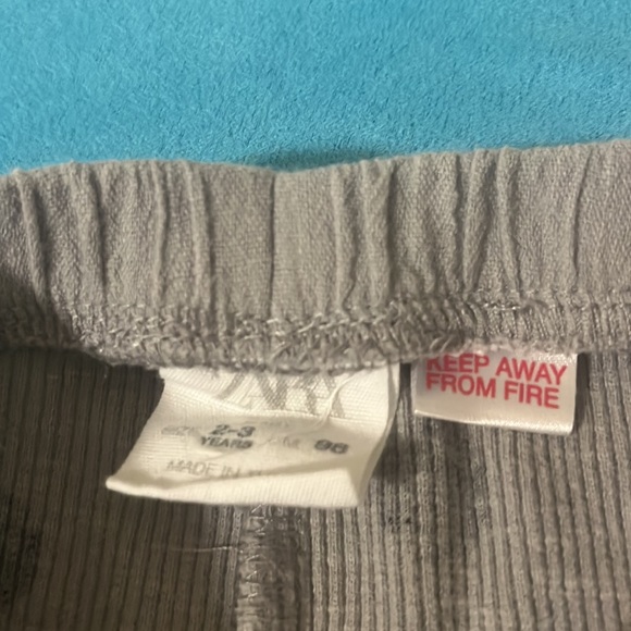Zara 2-3y gray ribbed black polka dots pants - Picture 2 of 2